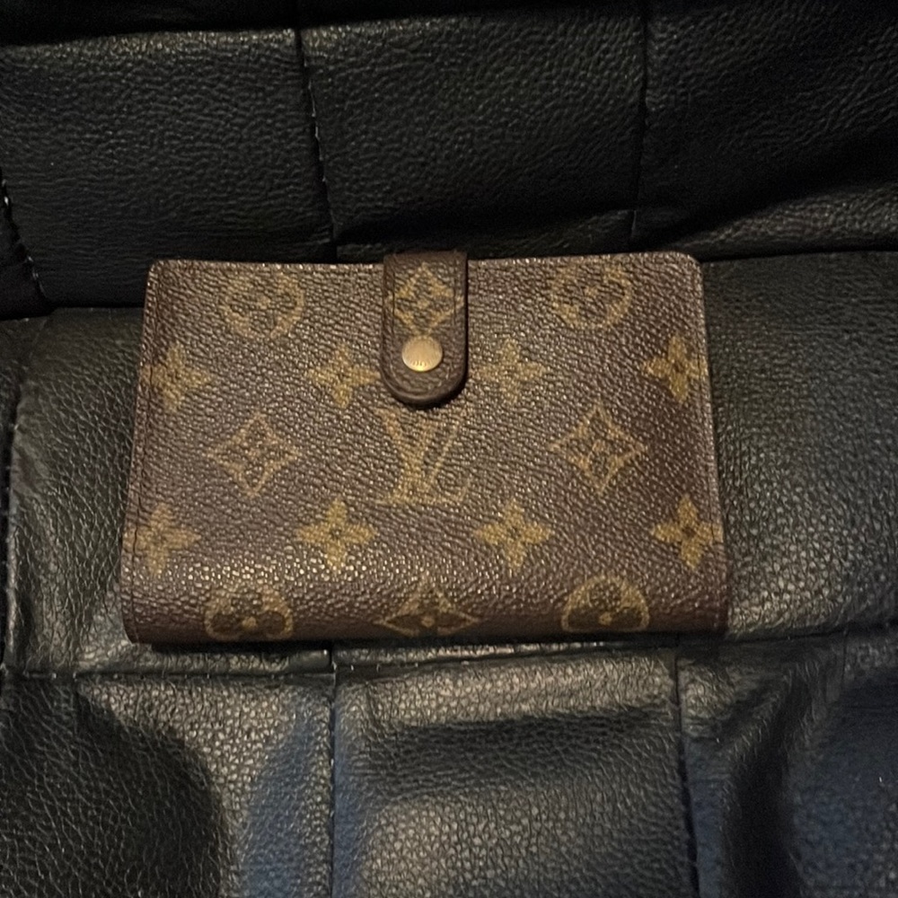 Louis vuitton kisslock wallet
